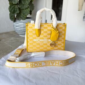 Last 1‼️ Michael Kors MIRELLA SMALL SHOPPER XBODY